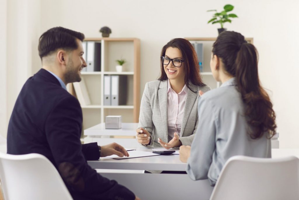 czy informować bank o utracie pracy
